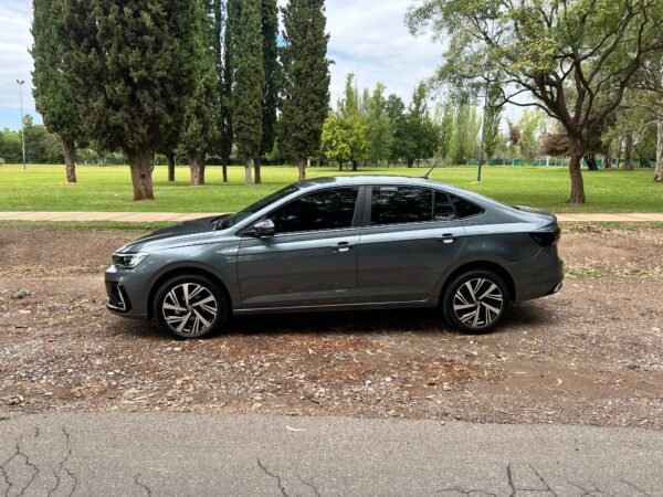 VOLKSWAGEN VIRTUS HIGHLINE AT - Image 2