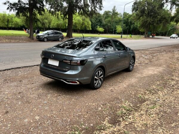 VOLKSWAGEN VIRTUS HIGHLINE AT - Image 5