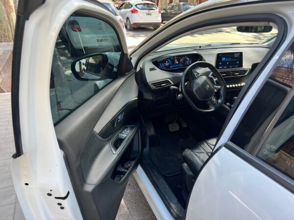 PEUGEOT 5008 ALLURE PLUS HDI TIPTRONIC 2020 - Image 9