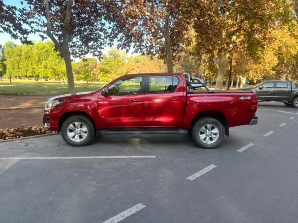 TOYOTA HILUX SRV 4X4 AT 2018 - Image 2